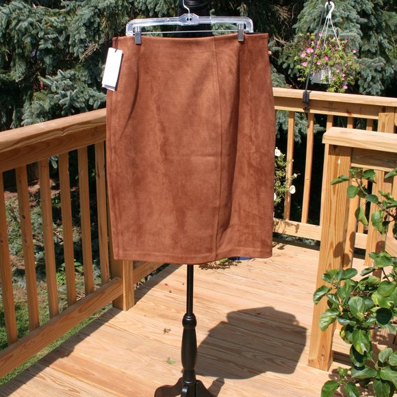 SOLD.  Women's brown skirt - Ivanka Trump  XL  NWT - Picture 1 of 9
